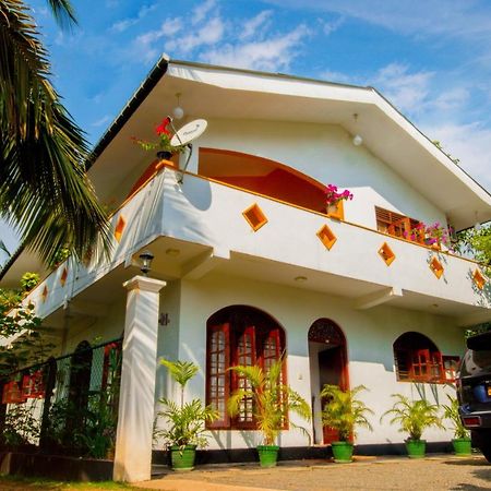 Mali Guest House Hikkaduwa Exterior photo