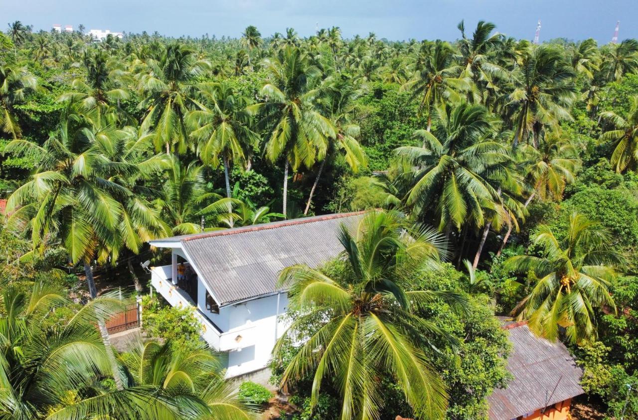 Mali Guest House Hikkaduwa Exterior photo