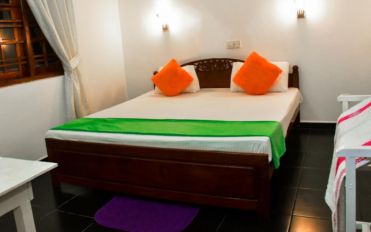 Mali Guest House Hikkaduwa Exterior photo